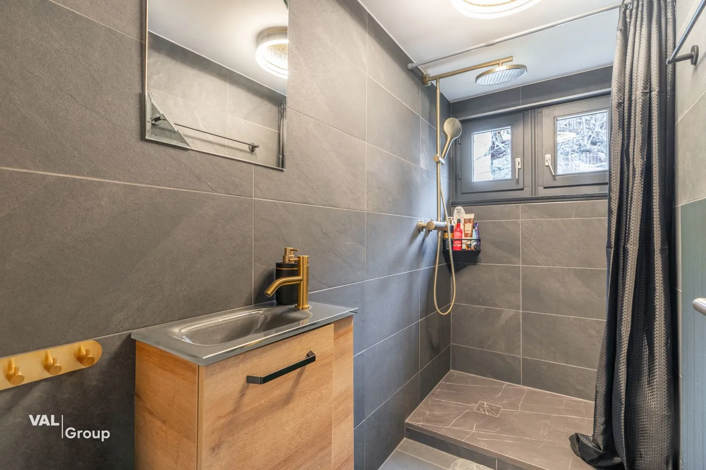 Charming 5.5-Room Single-Family House - Stylishly Renovated, Spacious and Versatile - Photo 9 of 17