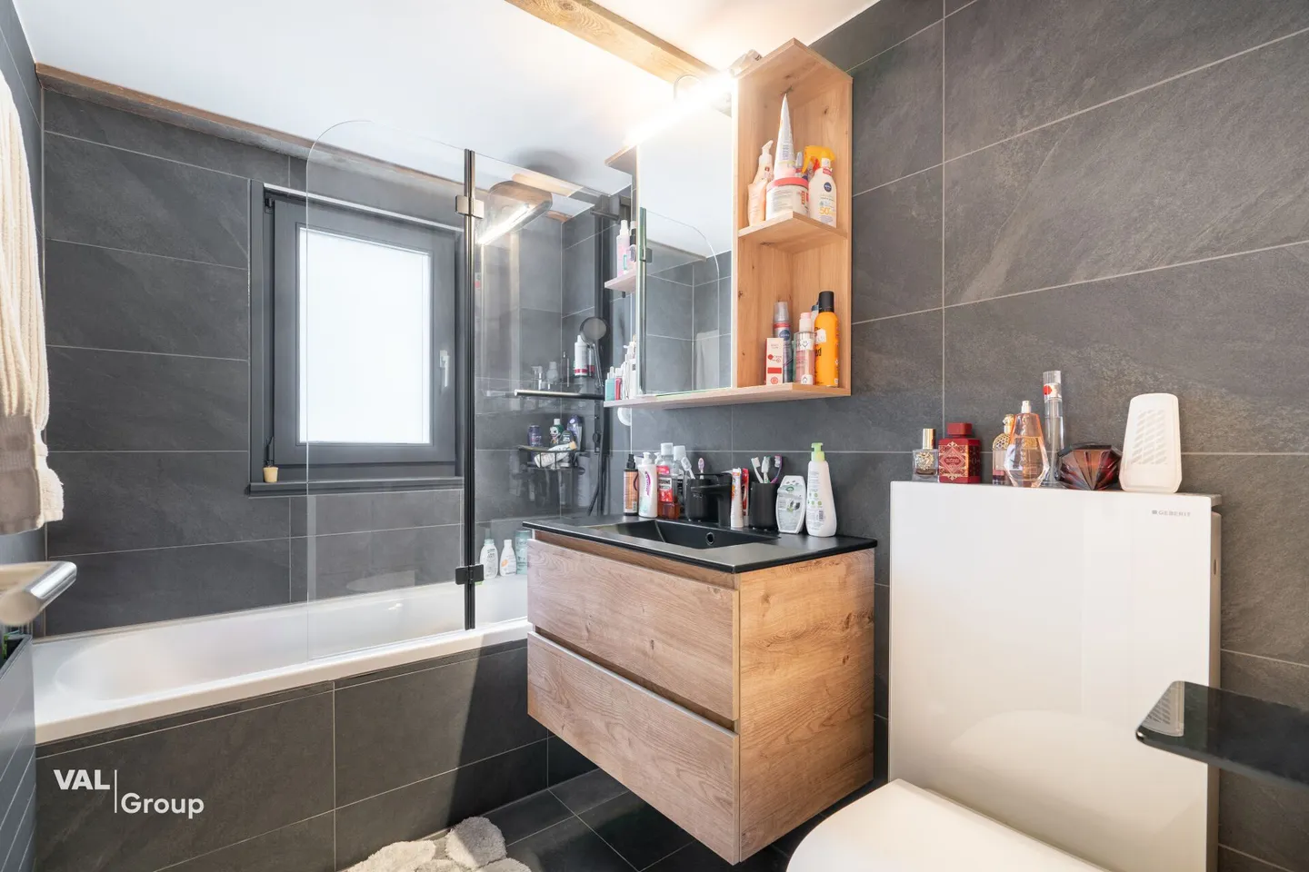 Charming 5.5-Room Single-Family House - Stylishly Renovated, Spacious and Versatile - Photo 10 of 17