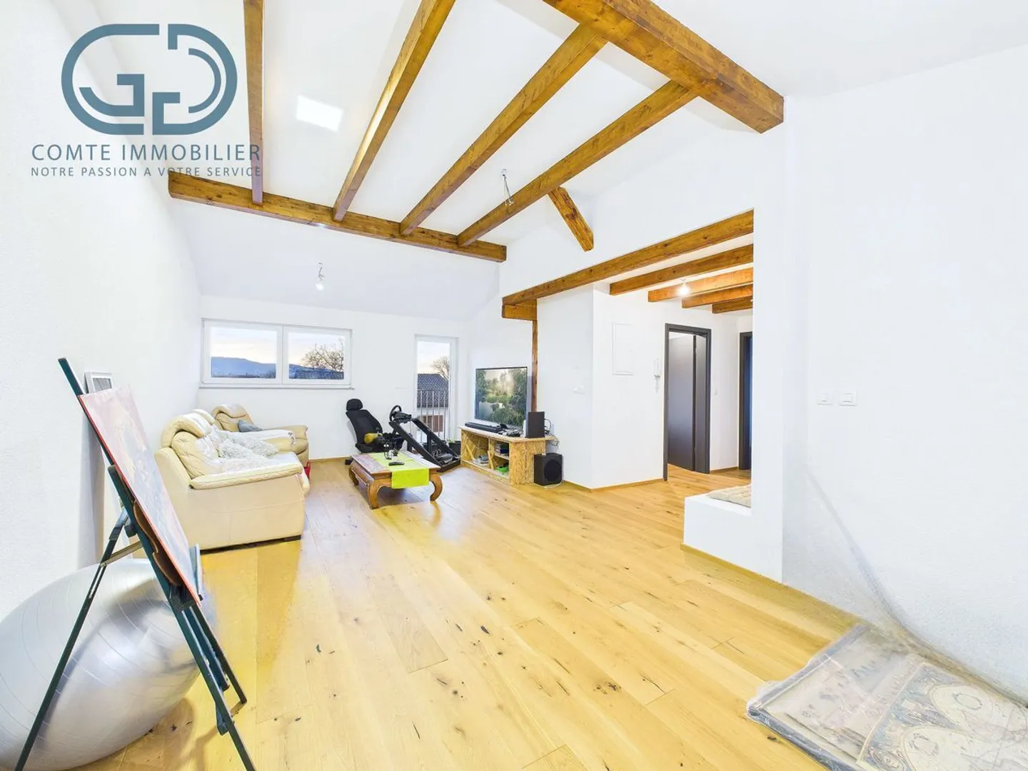 Apartment with 7 Rooms Renovated - Photo 5 of 13