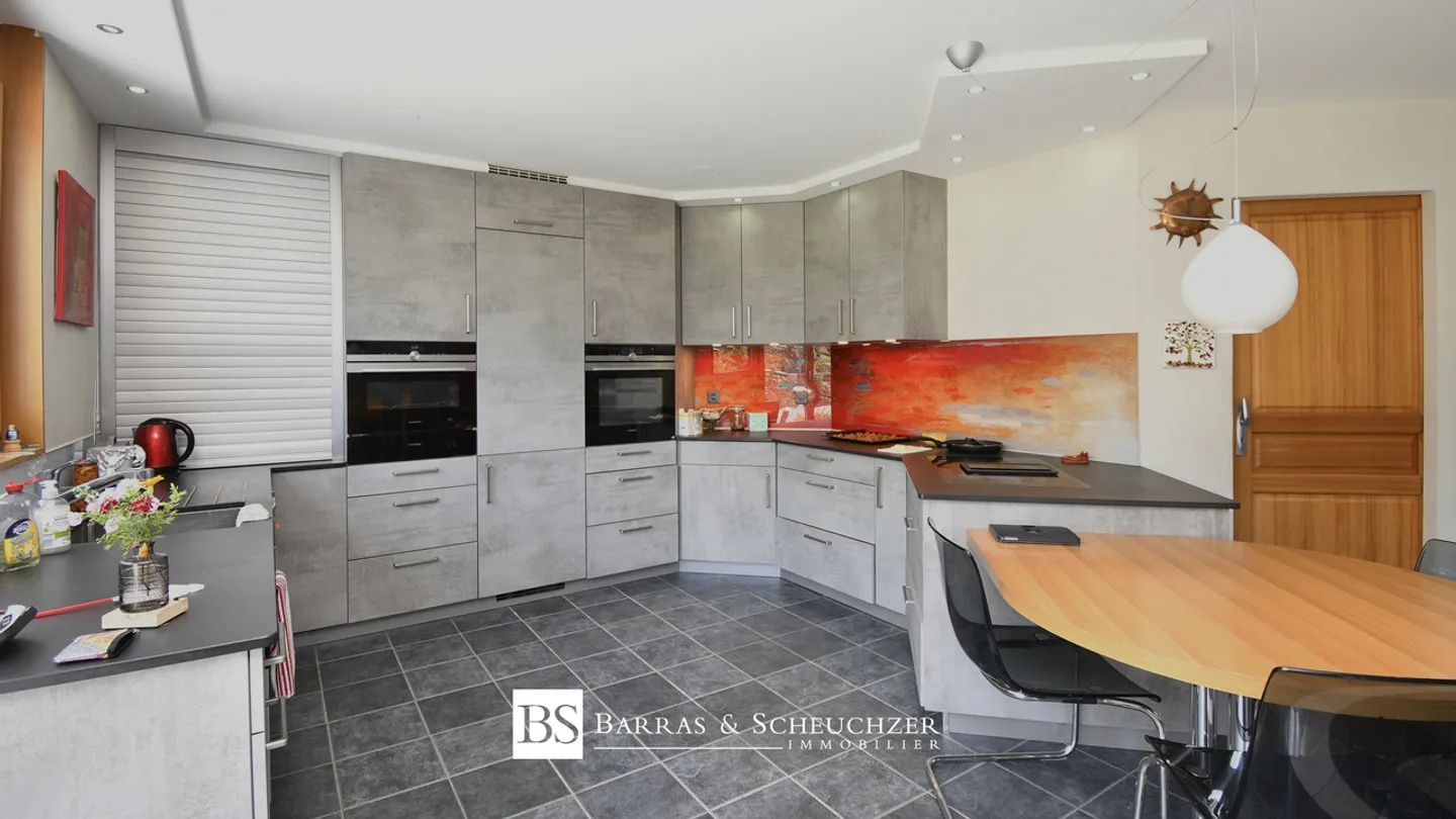 Proprietà straordinaria: villa spaziosa con 3,5 camere indipendenti - Foto 6 di 19