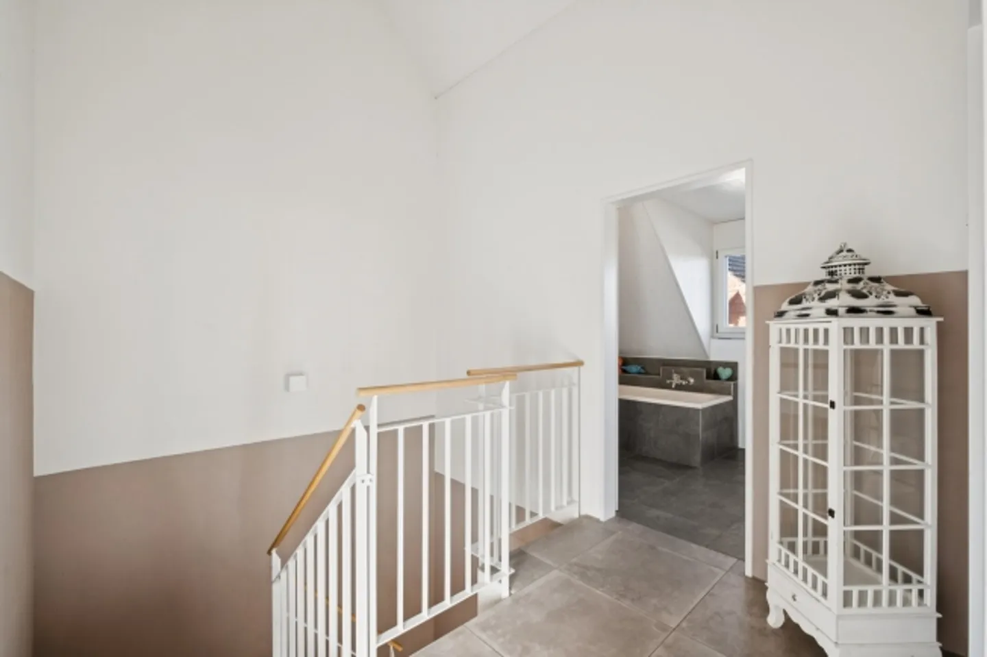 VILLA BIFAMILIARE QUASI NUOVA NELLA REGIONE VINICOLA DI ZURIGO - Foto 7 di 8