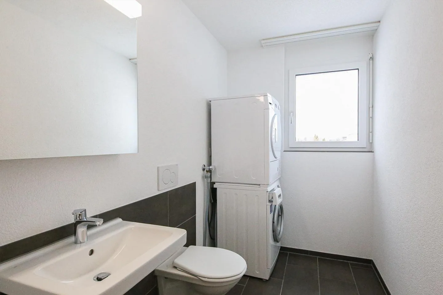 Your new home awaits - Photo 6 of 8