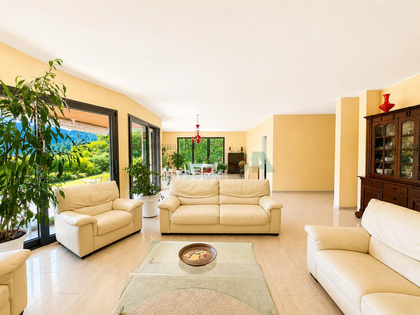 Bel appartement 6,5 pièces avec jardin dans une zone colline tranquille - Photo 2 sur 13