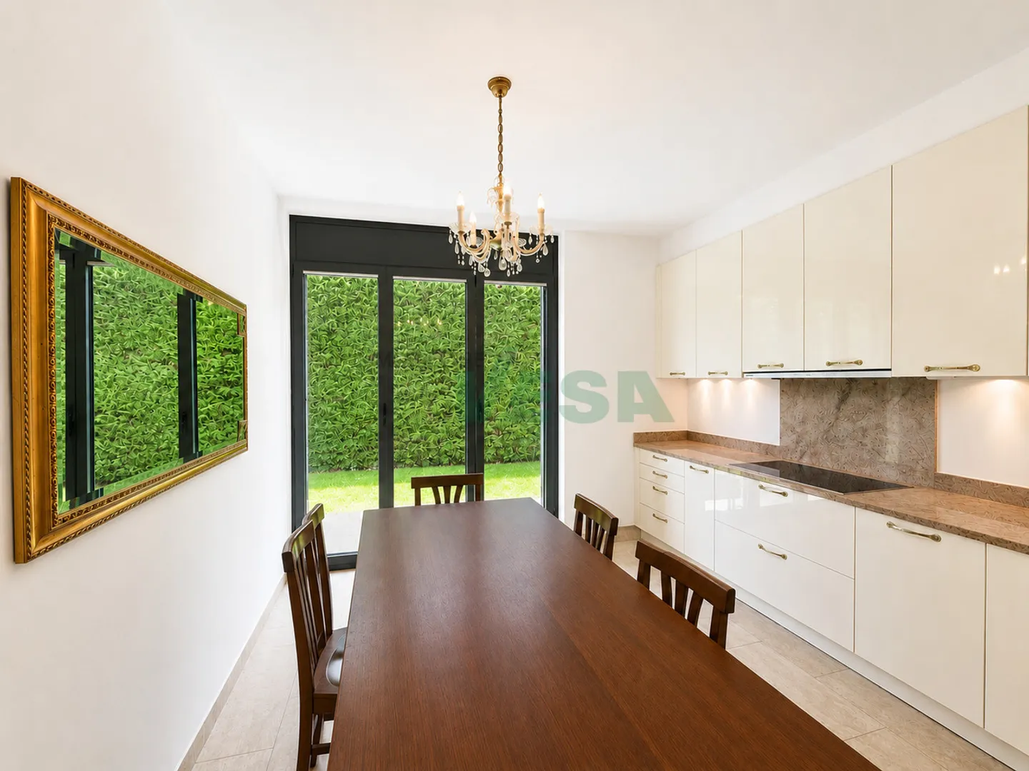 Bel appartement 6,5 pièces avec jardin dans une zone colline tranquille - Photo 4 sur 13