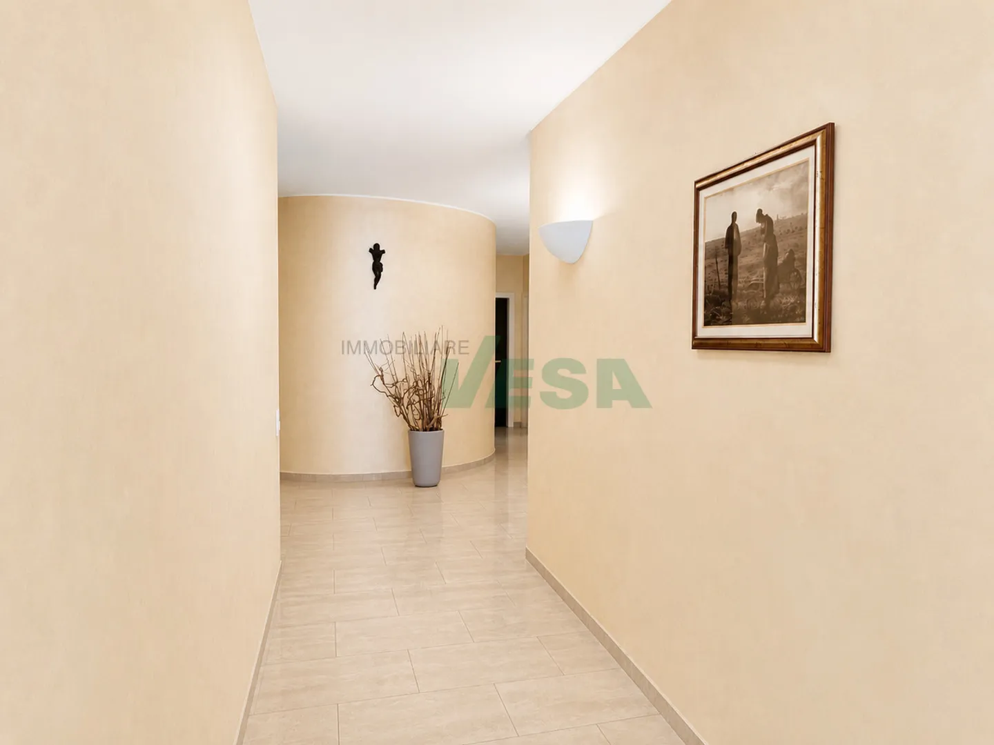 Bel appartement 6,5 pièces avec jardin dans une zone colline tranquille - Photo 5 sur 13