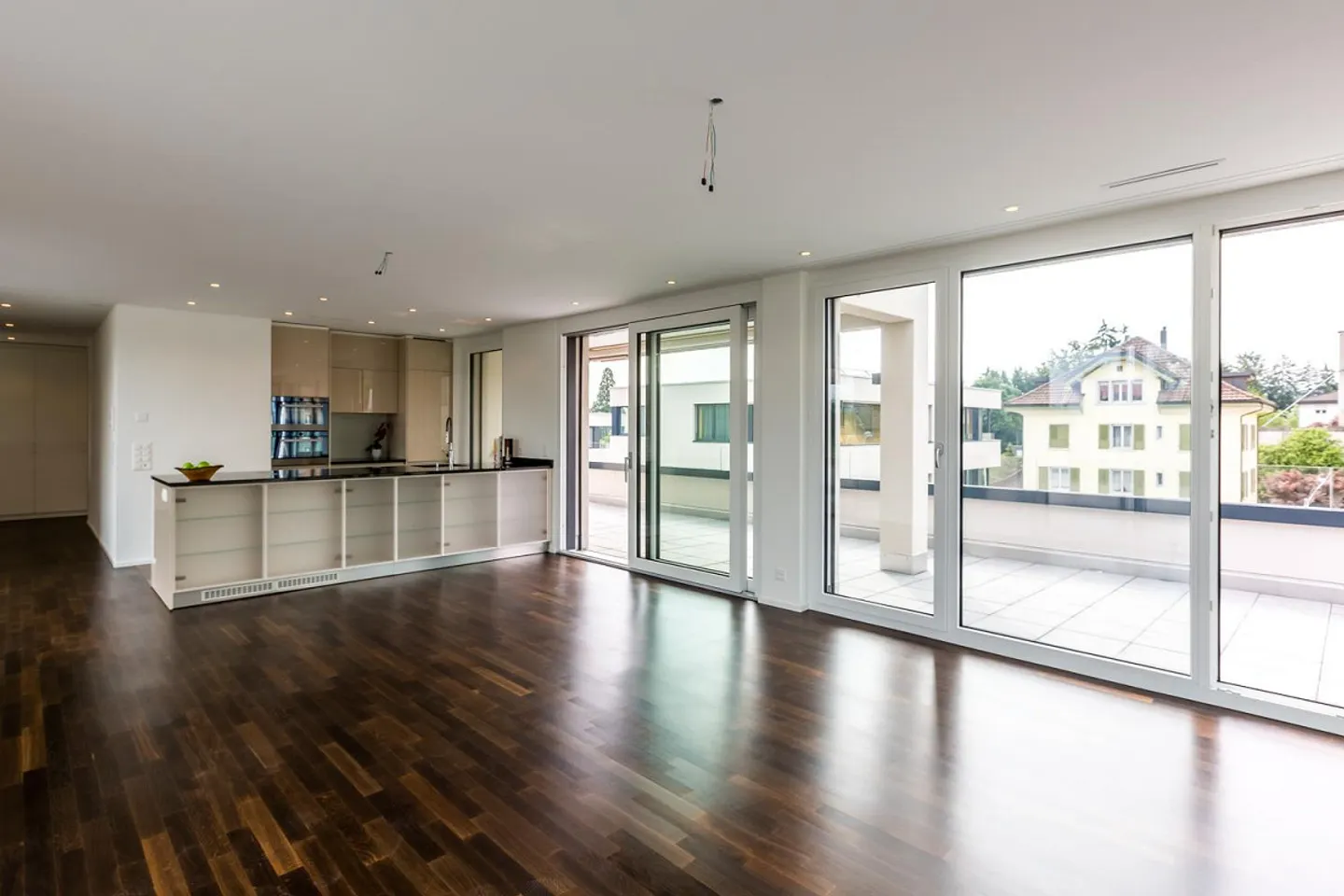 Appartement en Attique au Standard de Propriété - Photo 2 sur 12