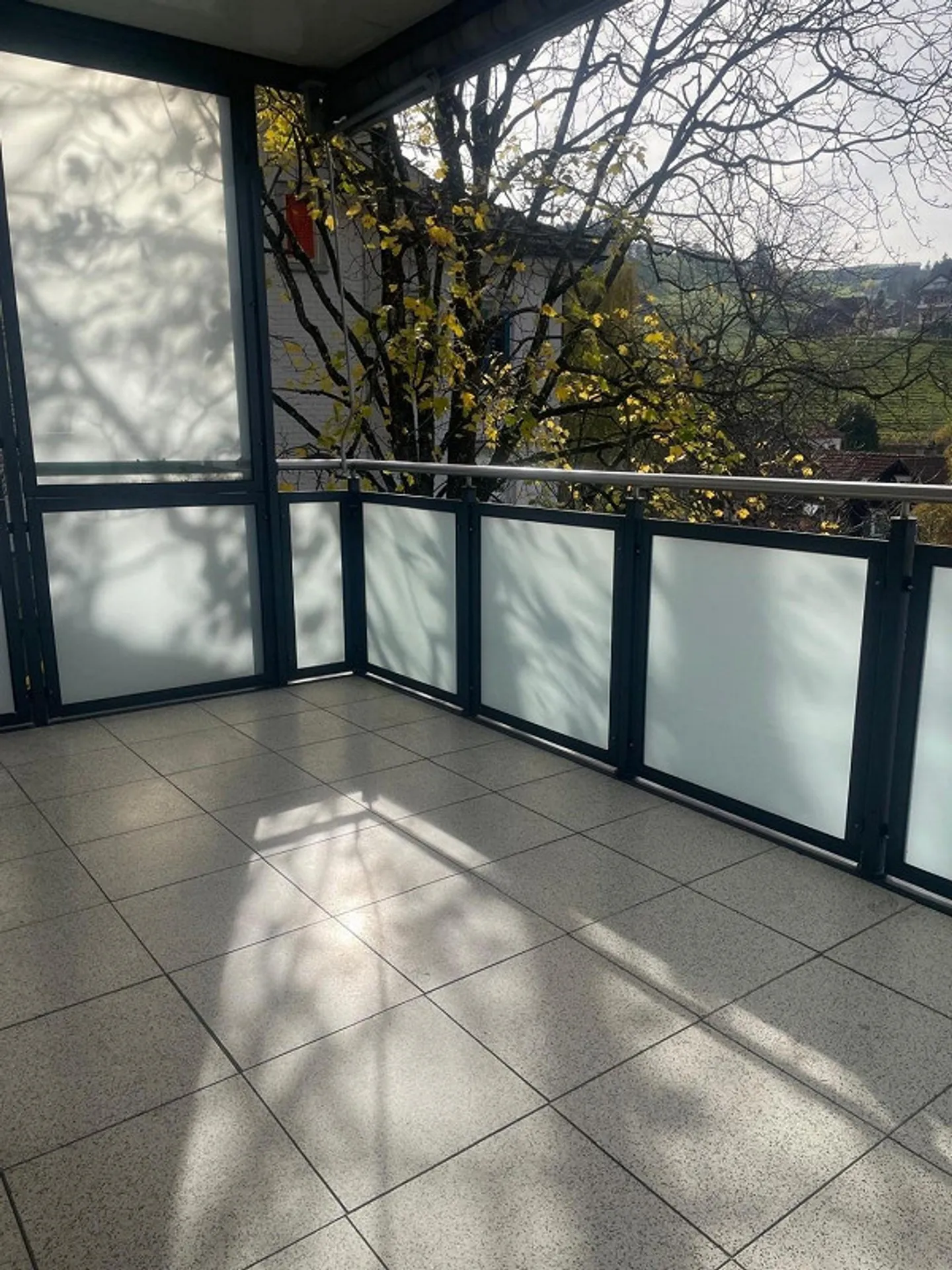 Luminoso appartamento di 4 stanze con balcone e molto spazio - Foto 11 di 11