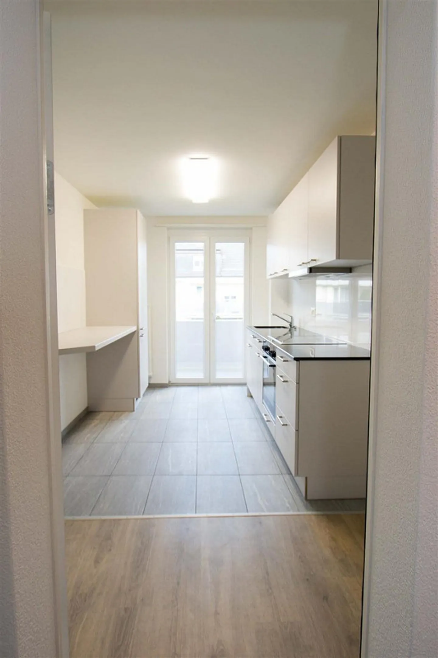 Charming 2-Room Apartment with Balcony & Shared Garden – Reinac - Photo 2 of 7
