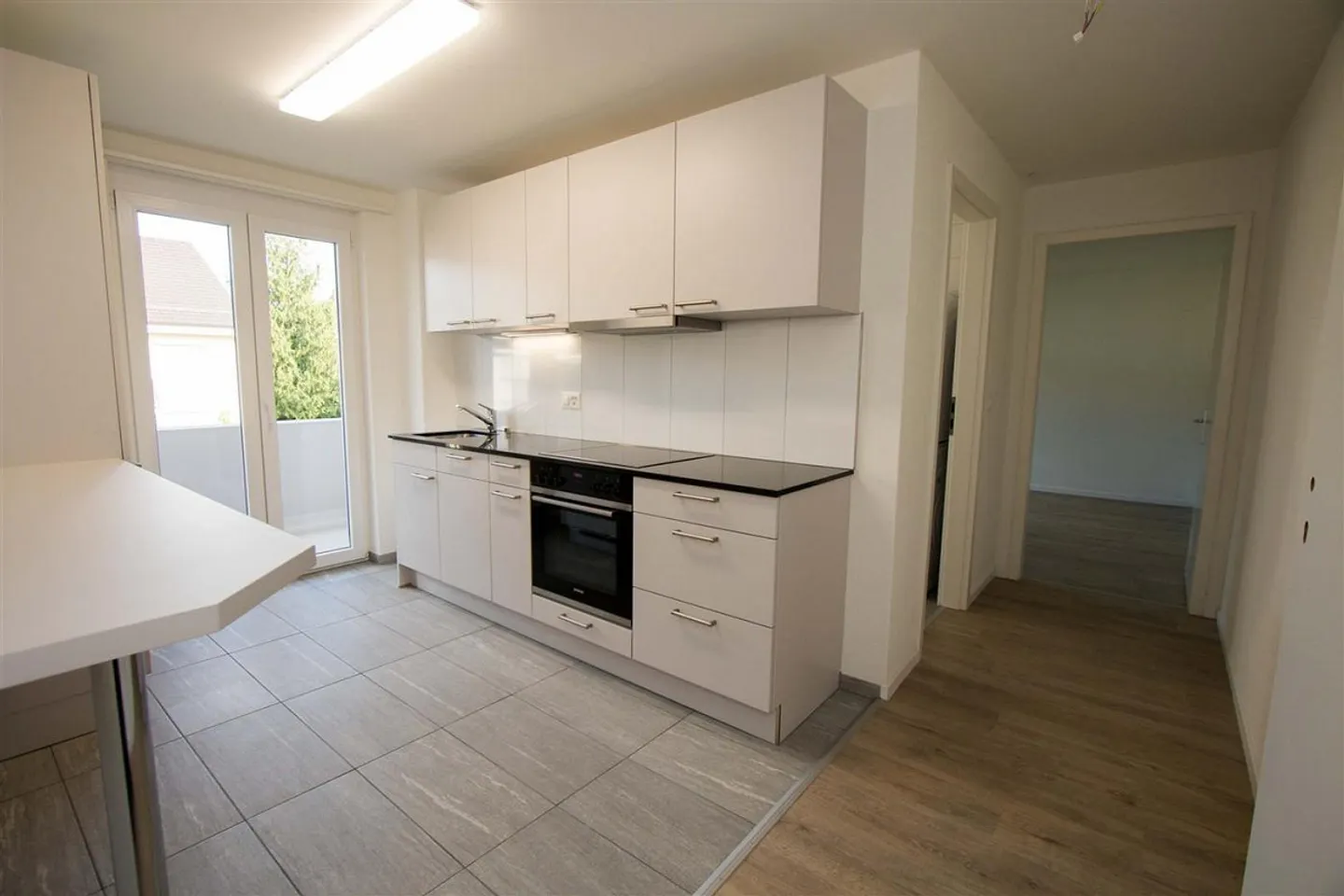 Charming 2-Room Apartment with Balcony & Shared Garden – Reinac - Photo 4 of 7