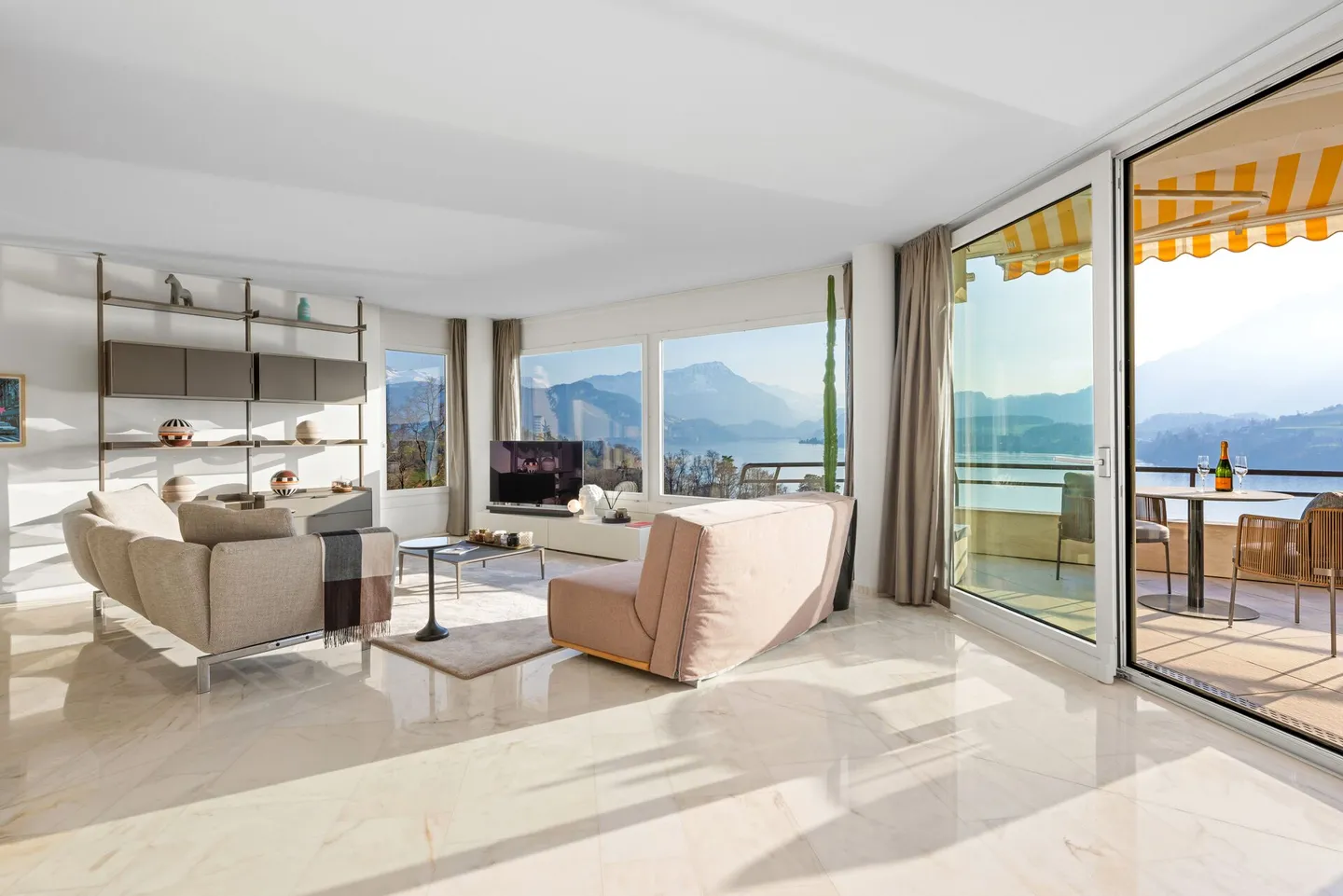 Exclusive Panorama Residence - Prime Location with Dream Scenery - Photo 2 of 8