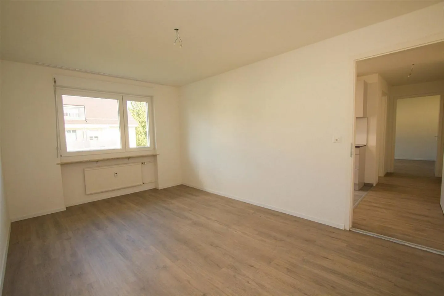 Charming 2-Room Apartment with Balcony & Shared Garden – Reinac - Photo 6 of 7