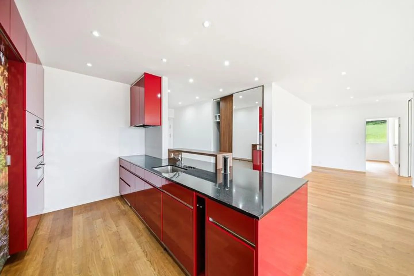 MODERN 4.5-ROOM APARTMENT WITH TWO GLASS LOGGIAS IN BISCHOFSZELL - Photo 5 of 8
