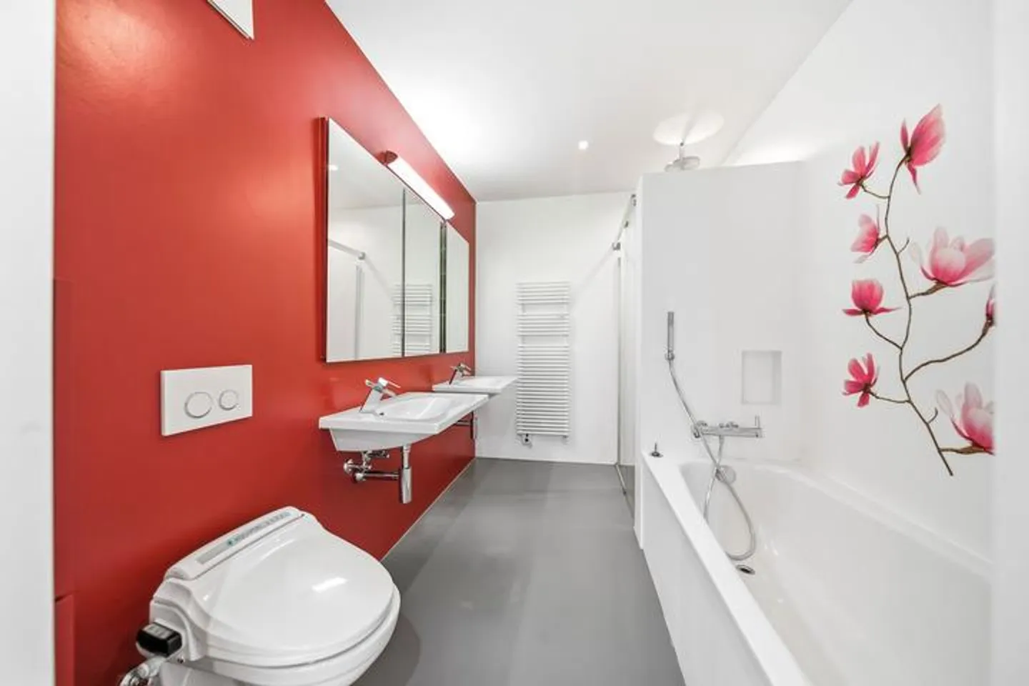 MODERN 4.5-ROOM APARTMENT WITH TWO GLASS LOGGIAS IN BISCHOFSZELL - Photo 6 of 8