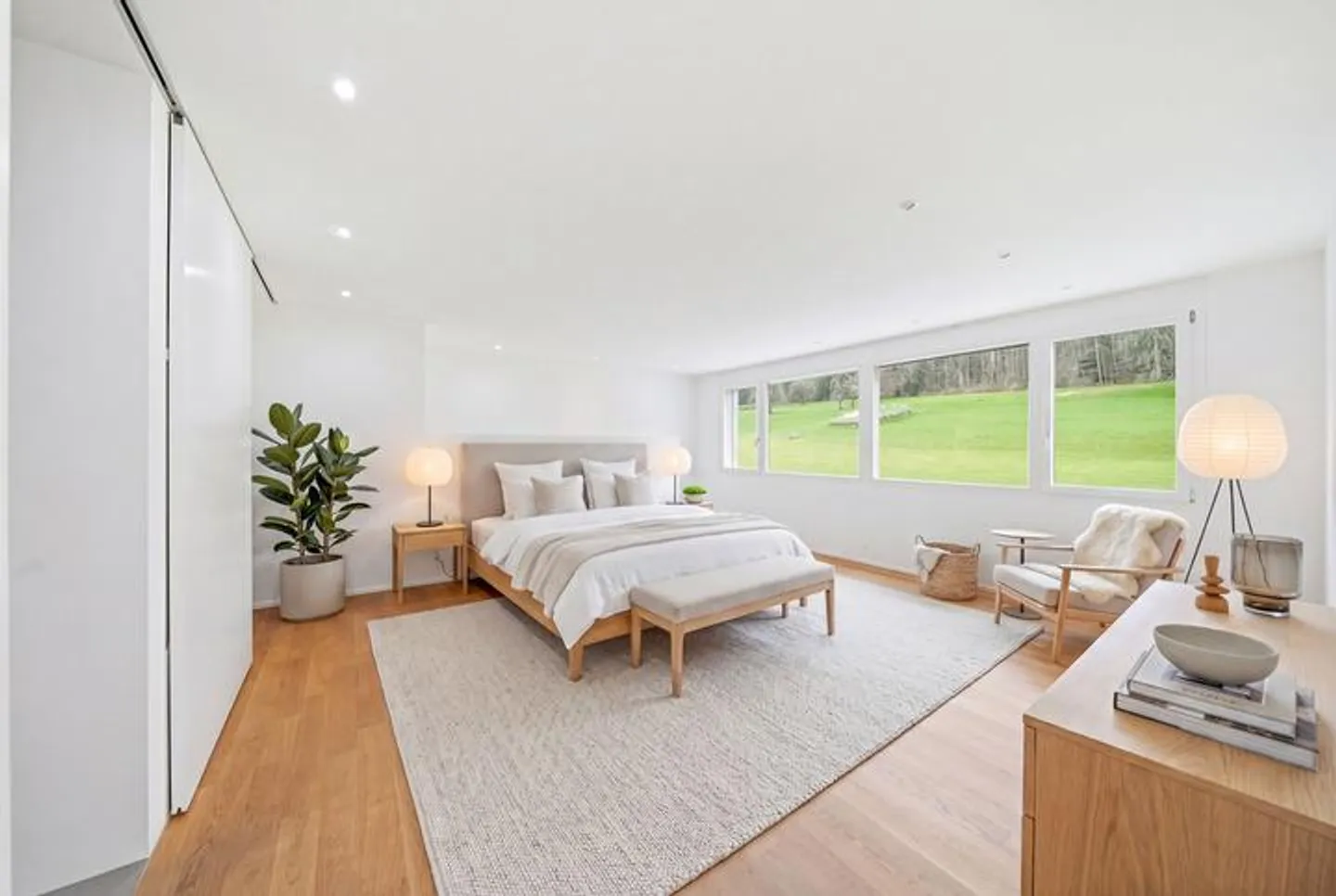 MODERN 4.5-ROOM APARTMENT WITH TWO GLASS LOGGIAS IN BISCHOFSZELL - Photo 3 of 8