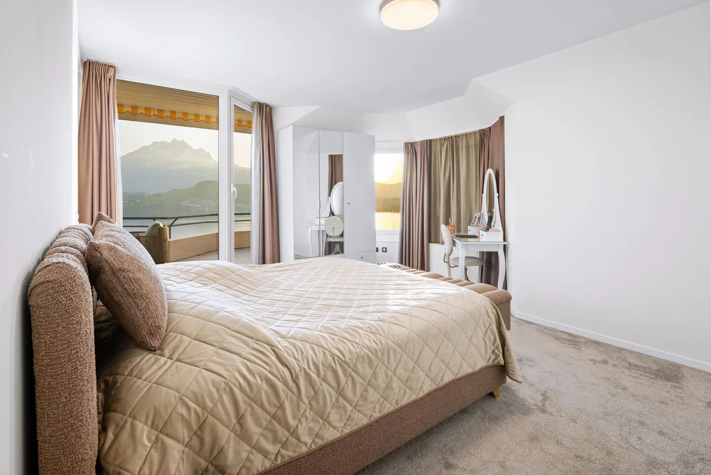 Exclusive Panorama Residence - Prime Location with Dream Scenery - Photo 4 of 8