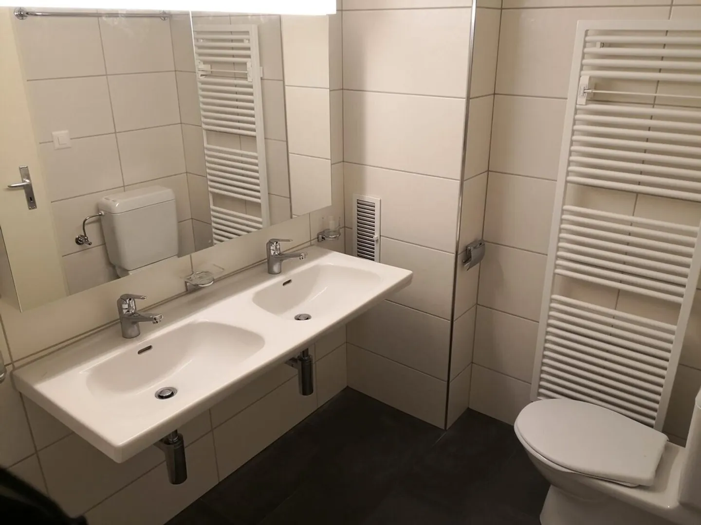 Attractive 3.5 room apartment with shared pool - Photo 6 of 8