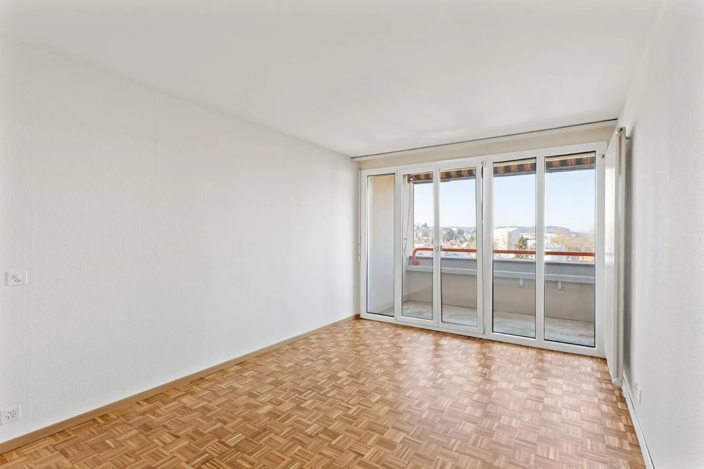 Helle Wohnung mit Balkon - Foto 2 von 6