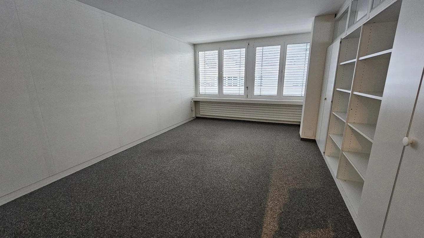 329 m2 Office / Practice Space - Photo 6 of 6