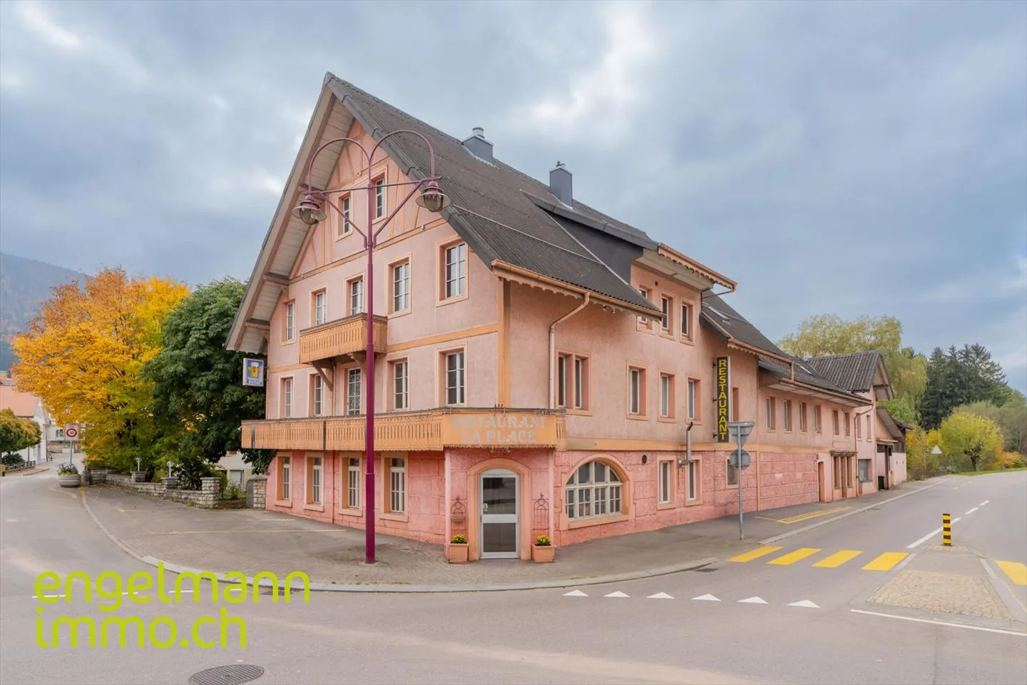 Mehrfamilienhaus mit Restaurant - Foto 1 von 13