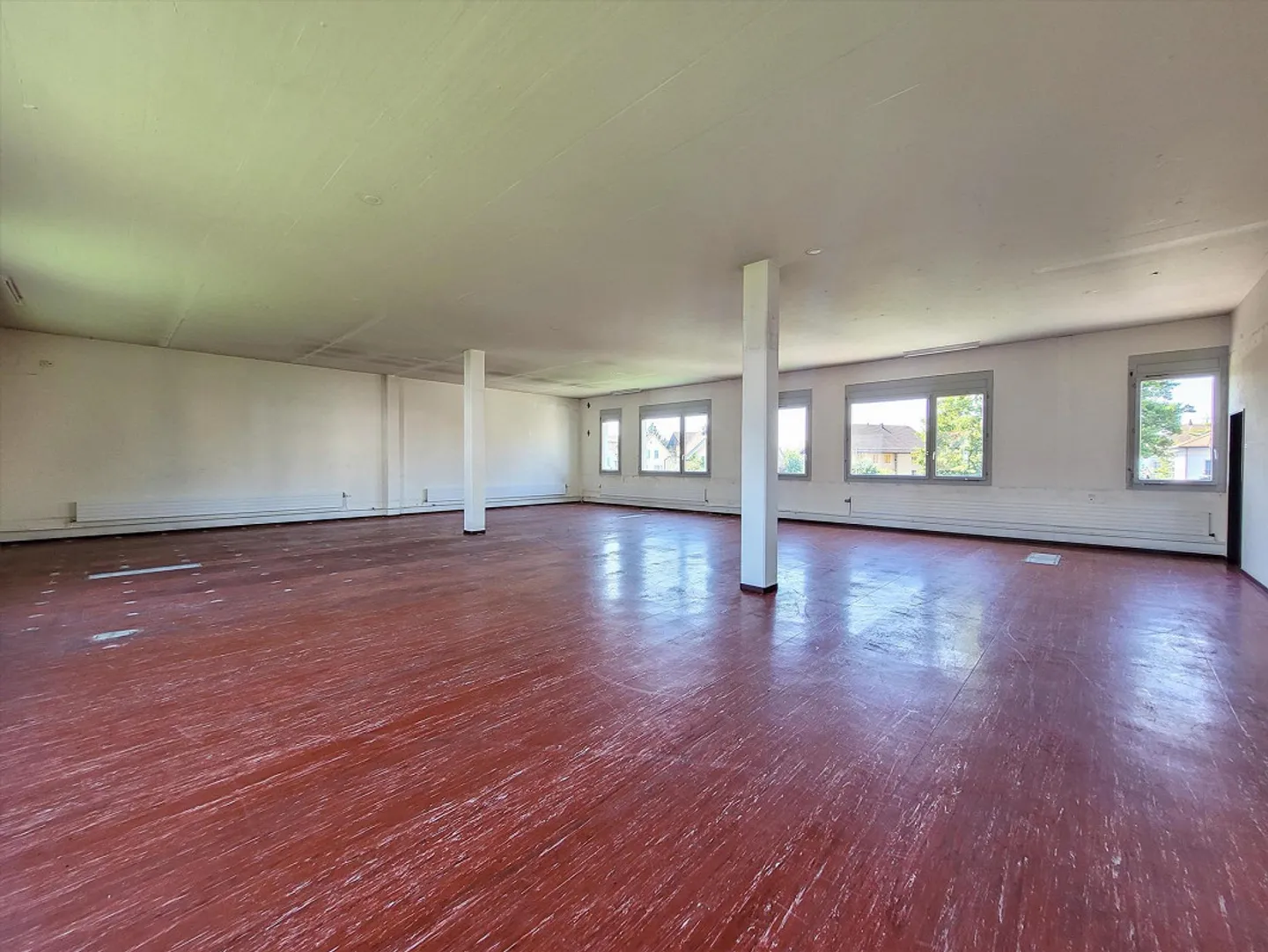 Spazio in affitto versatile a Hinwil – Perfetto per PMI ed espositori - Foto 2 di 4