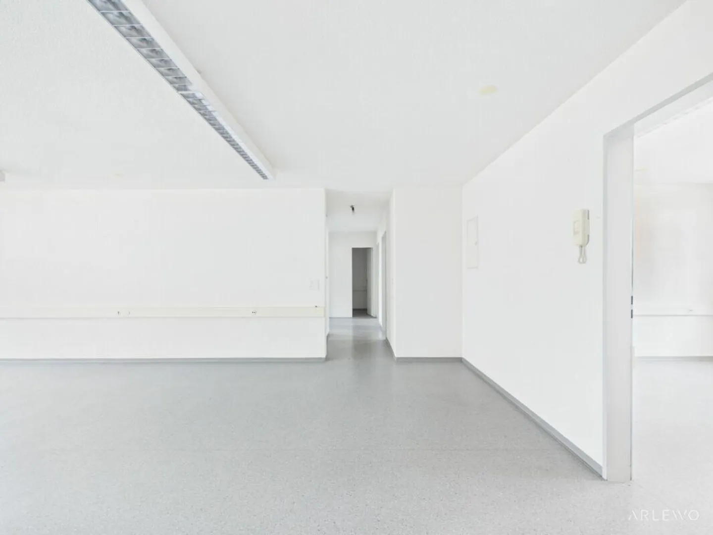 Espace de bureau pratique au cœur de Schwyz - Photo 2 sur 11