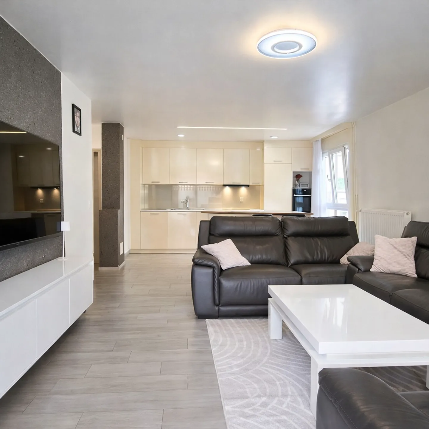 Zu verkaufen in Romont – Superbe Apartment mit 3.5 Zimmern und großem privatem Garten - Photo 3 sur 7