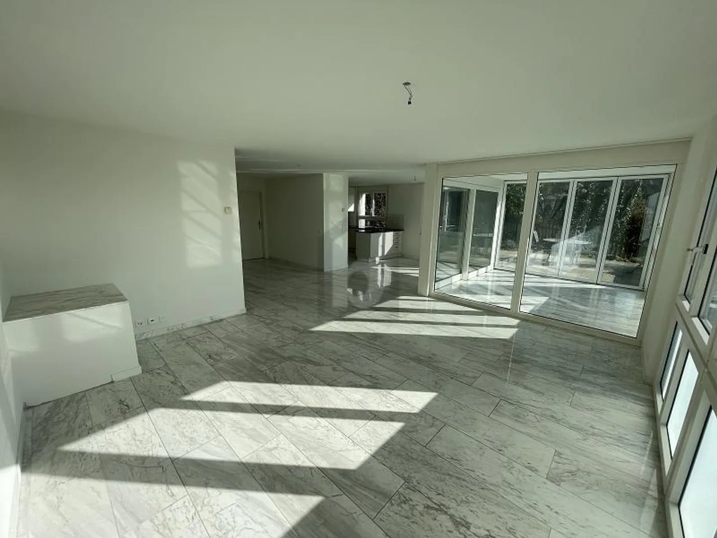 AREA SEDUTA IN GIARDINO SOLEGGIATA & AMBIENTE STILOSO - Foto 2 di 6