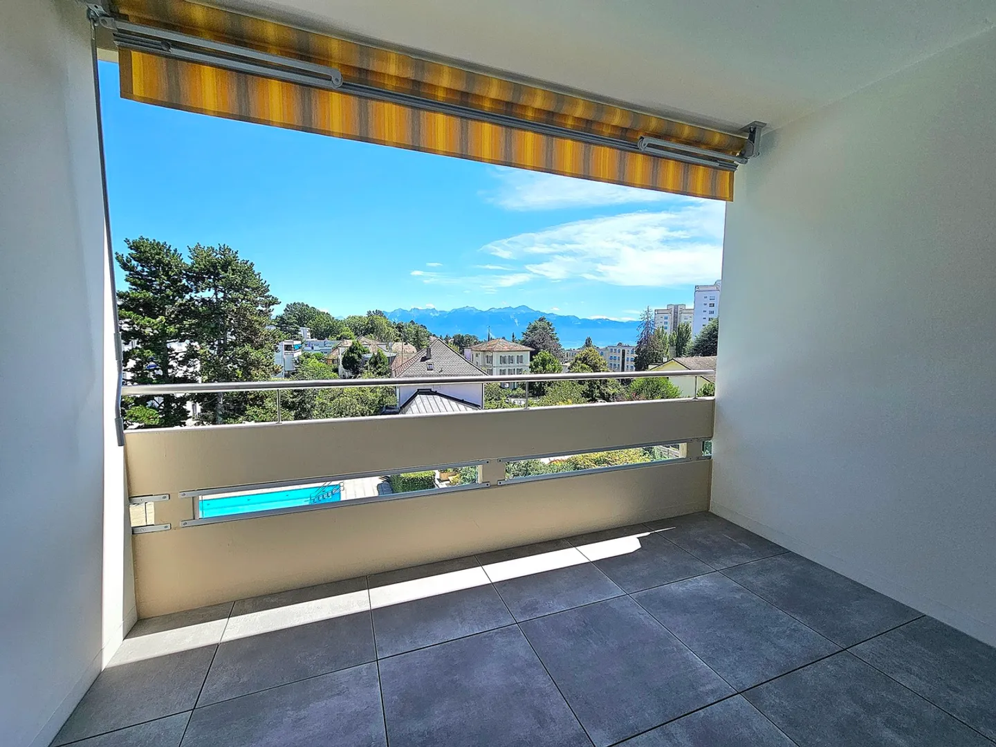 Spacious studio with balcony for rent - Photo 3 of 6