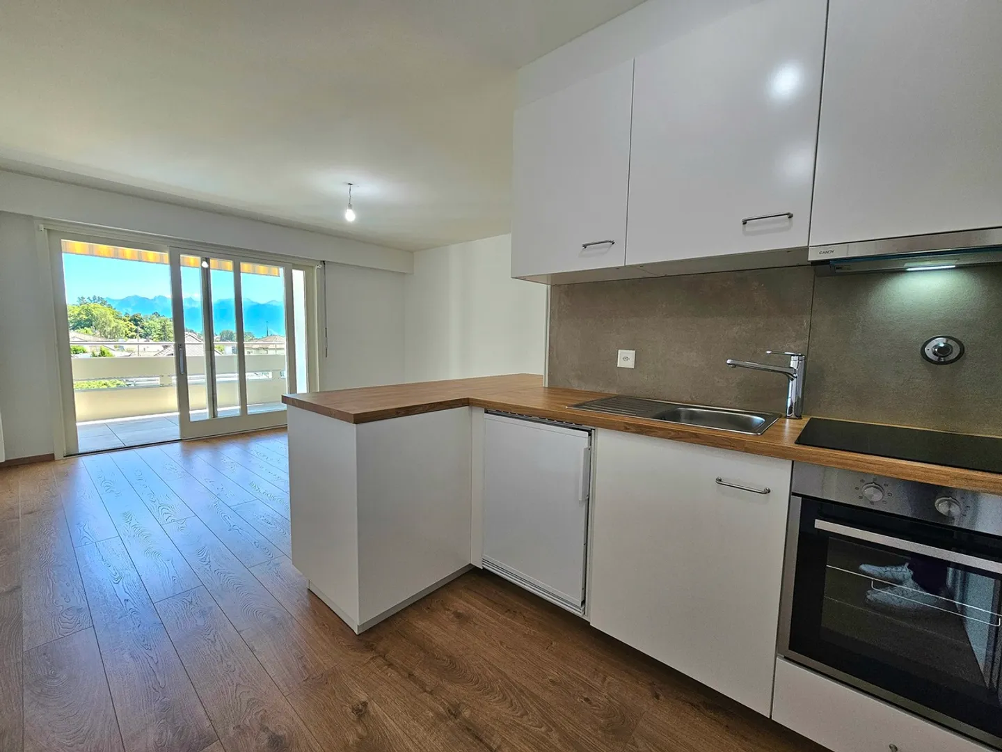 Spacious studio with balcony for rent - Photo 1 of 6