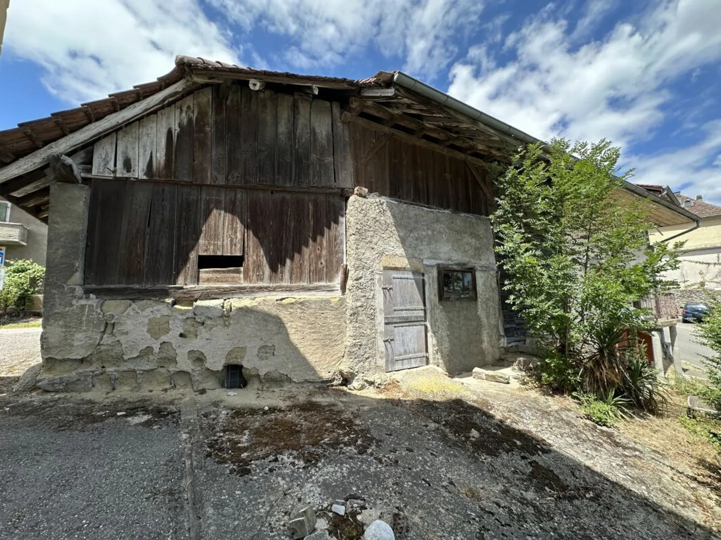 Charming Village House with Barn - Photo 4 of 16