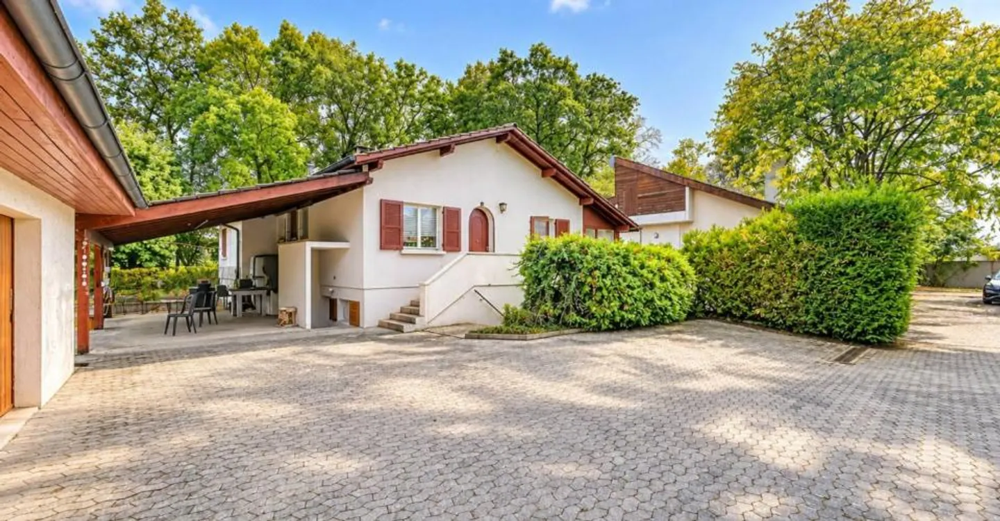 Two villas to renovate located on a plot of over 2,100 m² - Photo 1 of 6