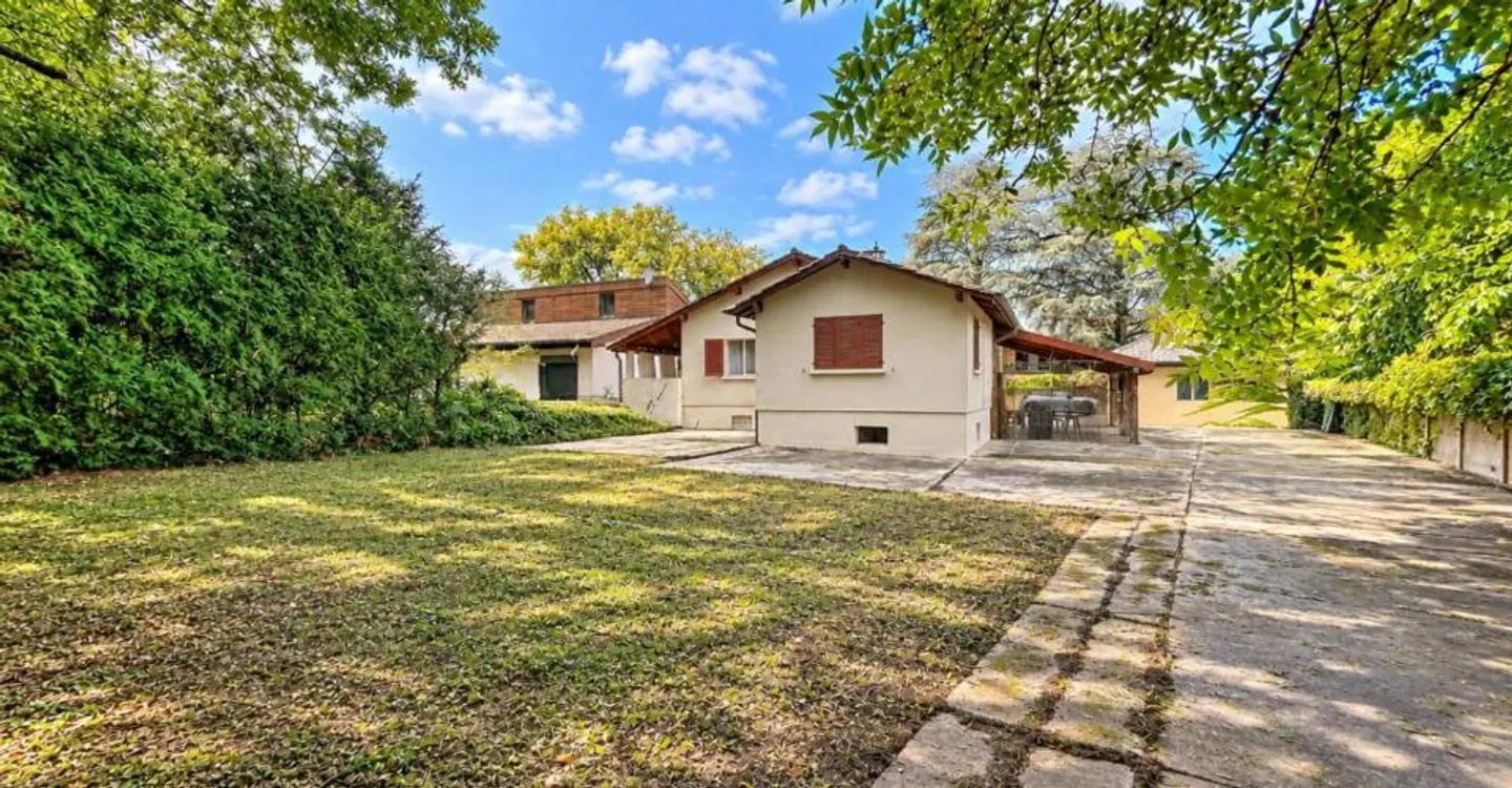Two villas to renovate located on a plot of over 2,100 m² - Photo 2 of 6