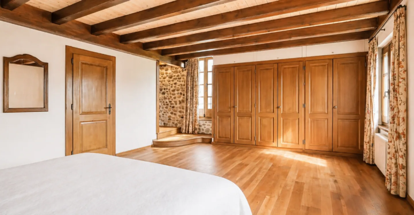 Characterful village house with exceptional volumes - Photo 3 of 9