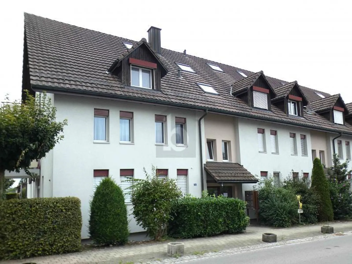 ELEGANTER GRANITBODEN & CHARMVOLLE HOLZELEMENTE - Foto 1 von 6