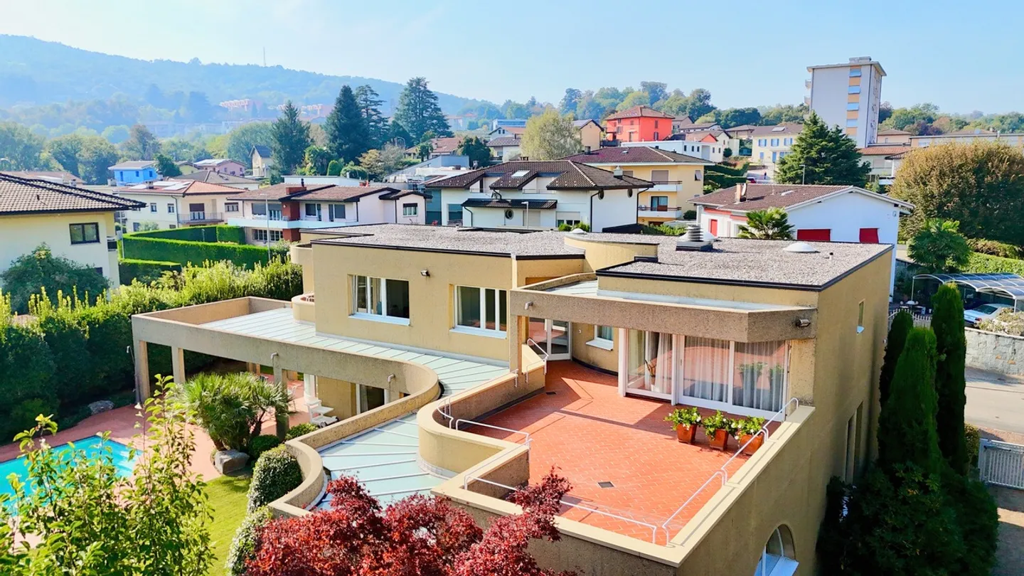 Exklusive Villa mit Pool in Novazzano, Mendrisiotto - Foto 3 von 31