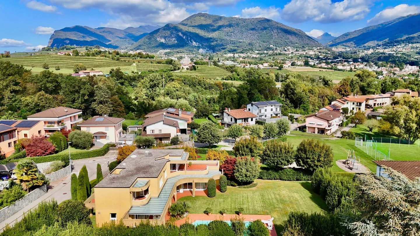 Exklusive Villa mit Pool in Novazzano, Mendrisiotto - Foto 4 von 31