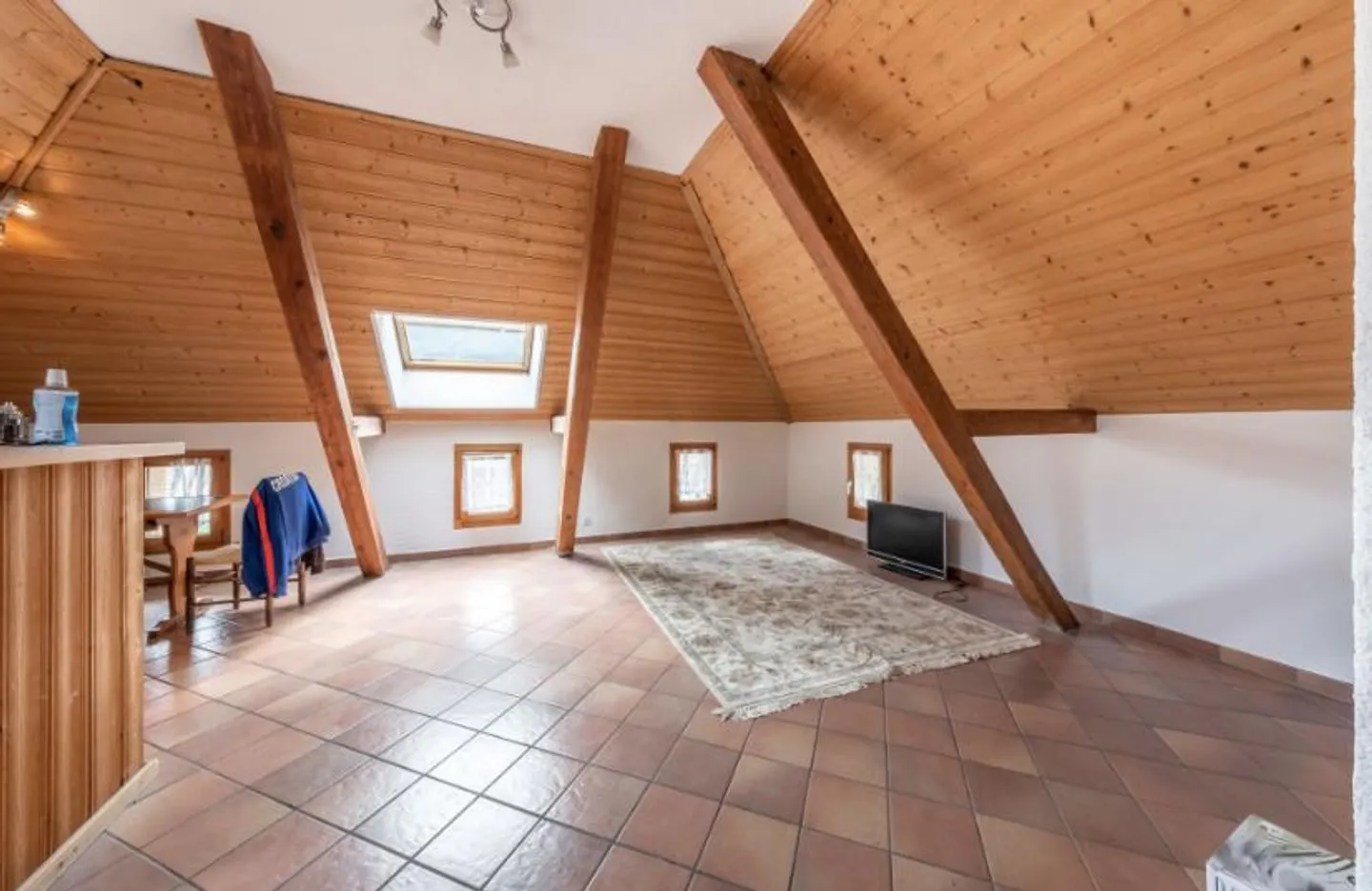 Charmante Dachwohnung - Foto 2 von 5
