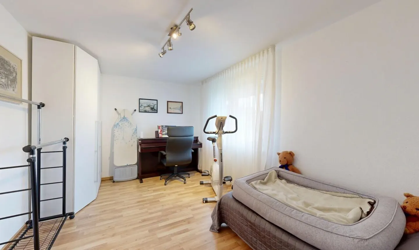 Well-maintained end-of-terrace house with cozy garden - Photo 9 of 11
