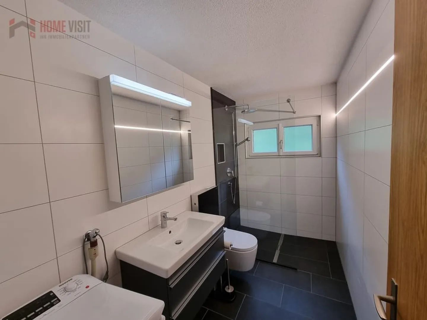 Top 4.5 Room Apartment with Stunning Views in Staldenried - Photo 5 of 9