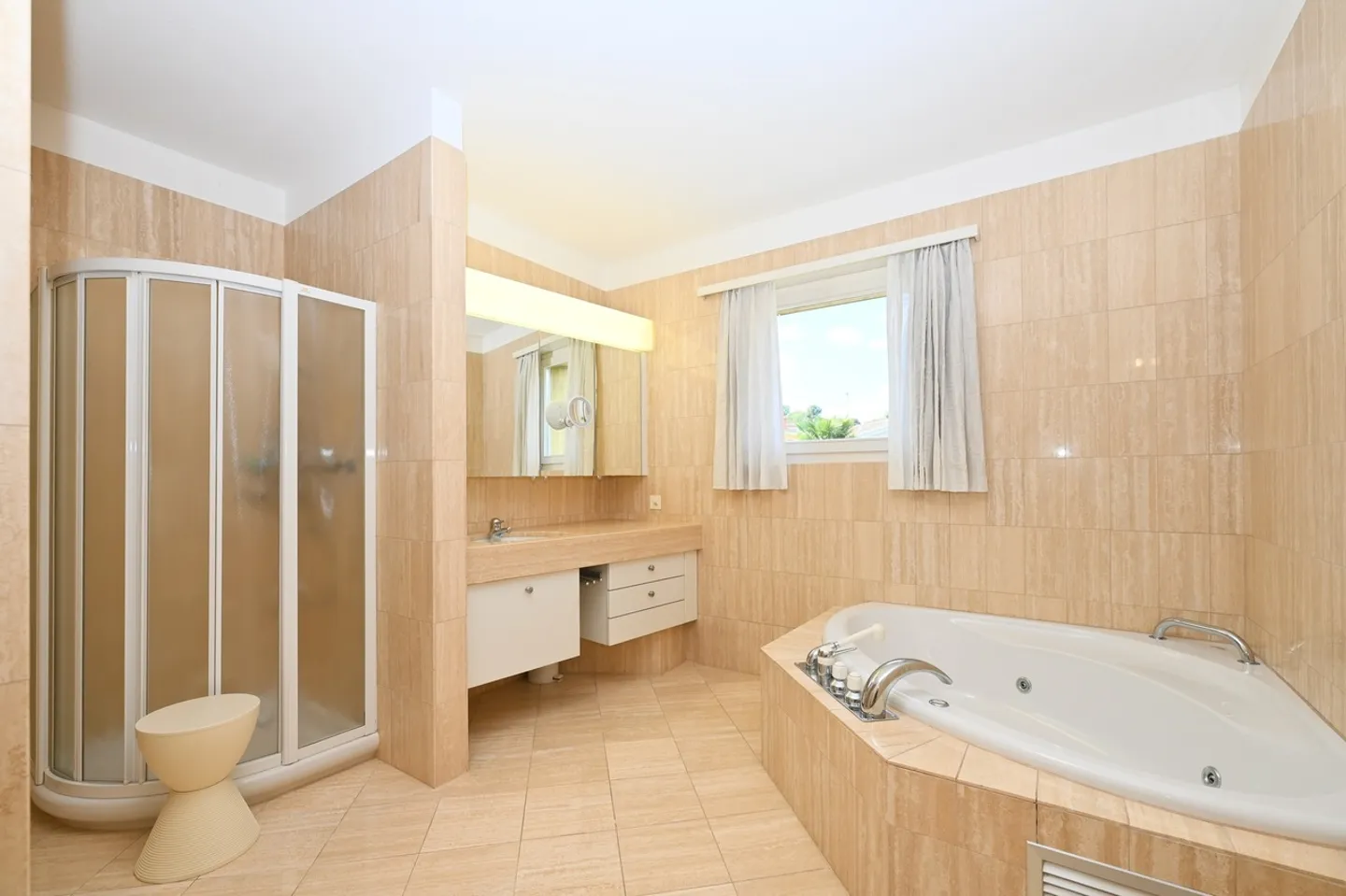 Exklusive Villa mit Pool in Novazzano, Mendrisiotto - Foto 23 von 31