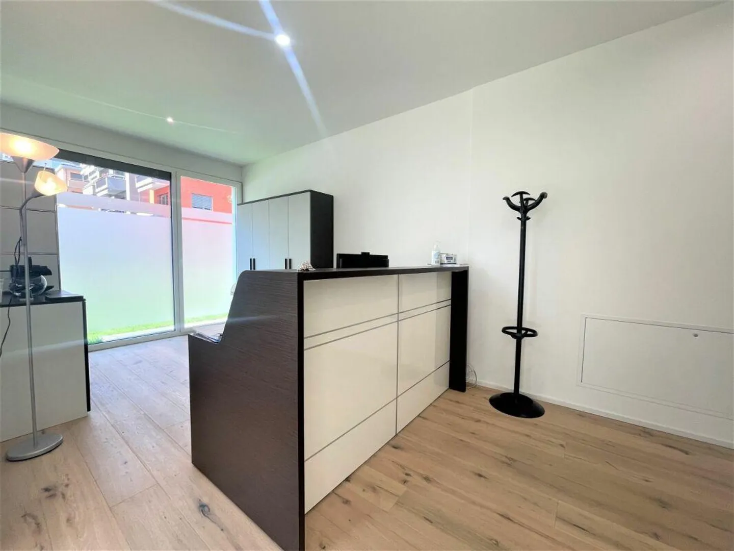 Bureau moderne au rez-de-chaussée dans la Via Trevano - Photo 7 sur 8