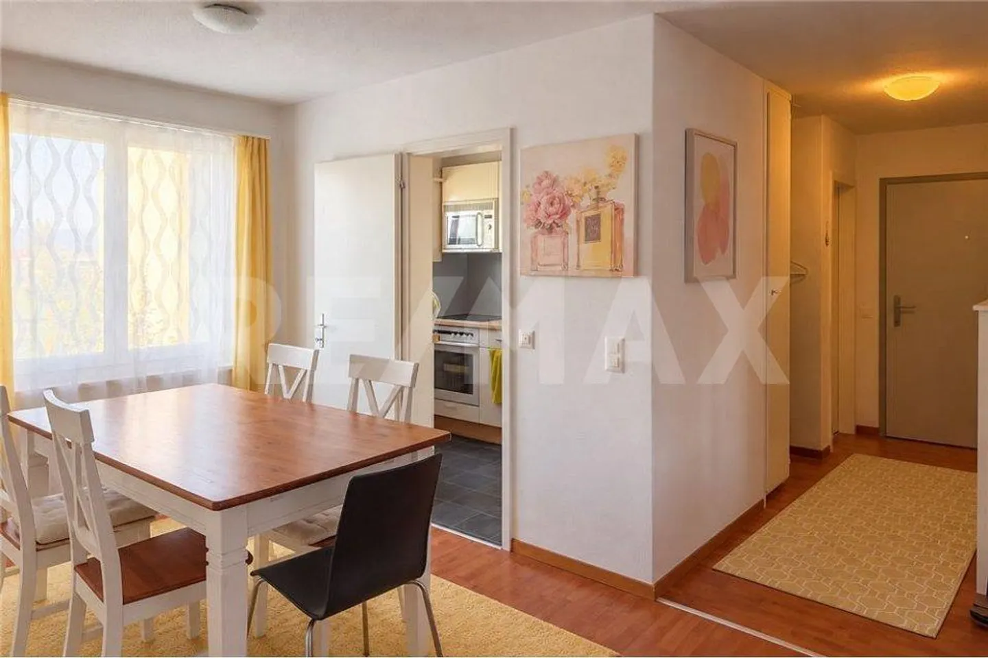 Casa multifamiliare ben tenuta con tre appartamenti di 2½ e sei appartamenti di 3½ stanze - Foto 10 di 10