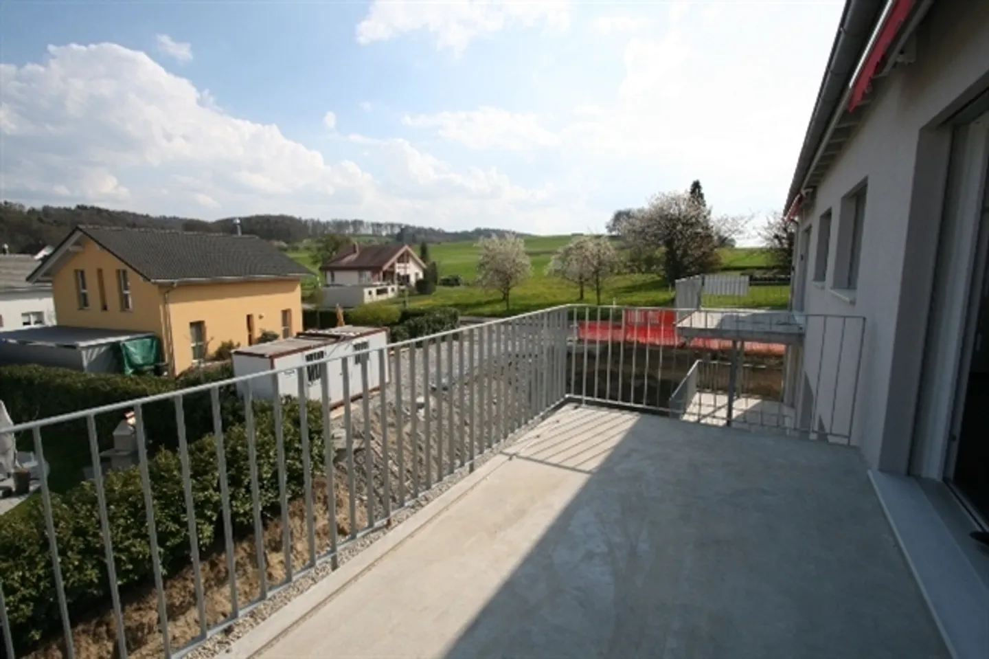 Appartement lumineux de 3,5 pièces avec balcon et vue ! - Photo 1 sur 9