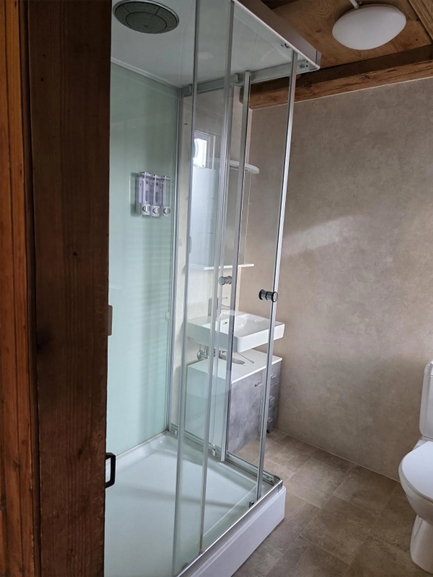 5 Room Apartment in Old Farmhouse - Photo 8 of 13