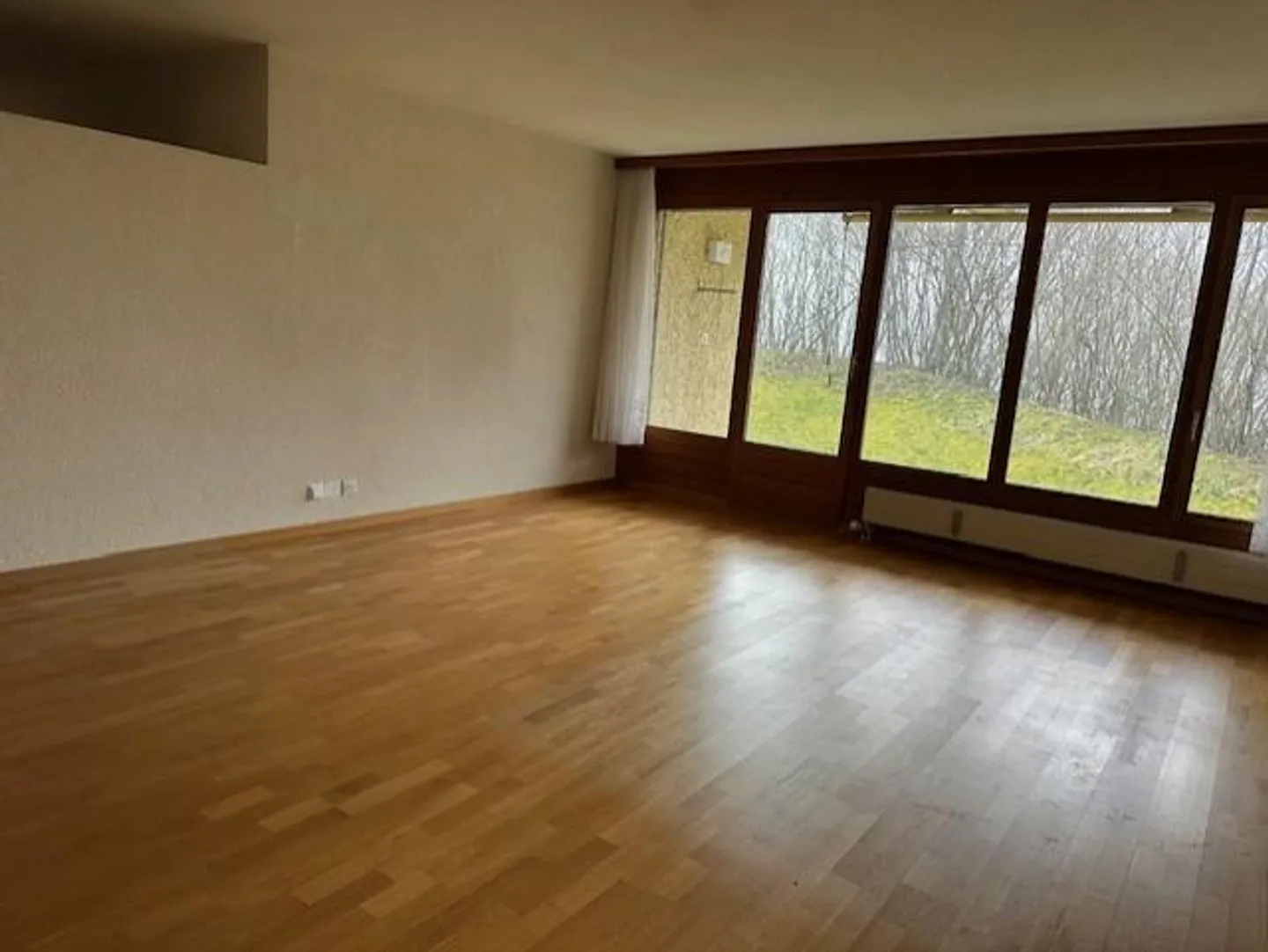 Appartement spacieux de 3,5 pièces, env. 92m2 avec terrasse et beaucoup d'espace vert - Photo 2 sur 9