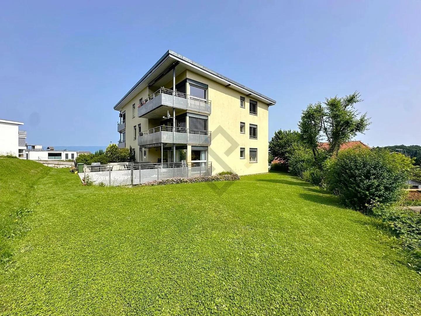 Modern Apartment with Garden - Photo 8 of 8