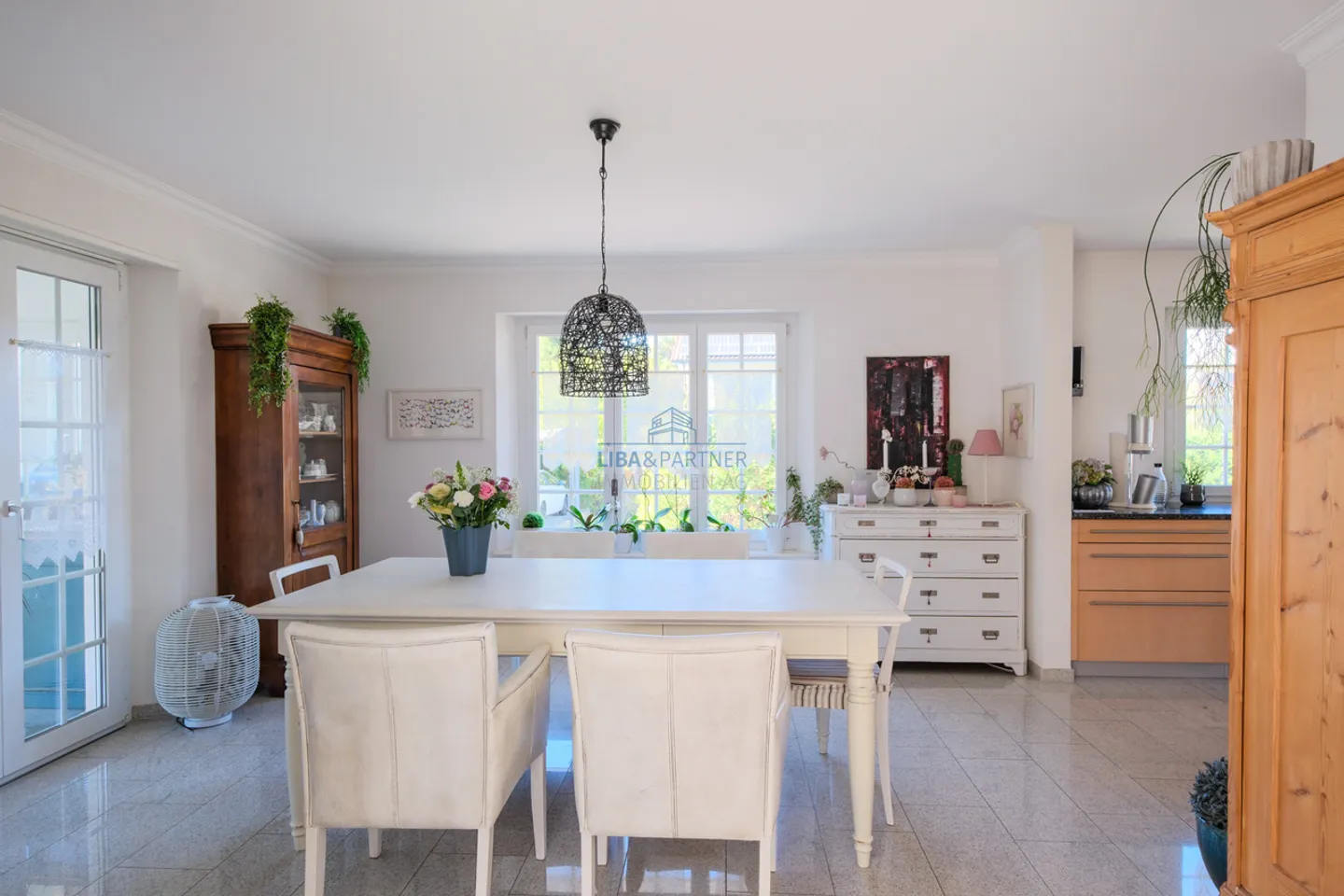 Proprietà spaziosa con fascino rurale e comfort abitativo contemporaneo - Foto 5 di 13