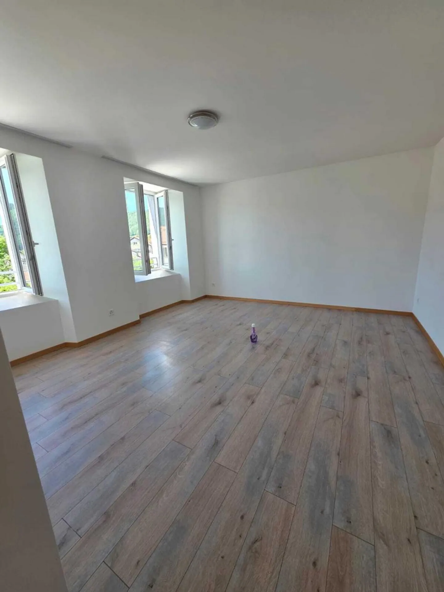 Modern 2.5-room apartment on the 1st floor - Photo 1 of 8