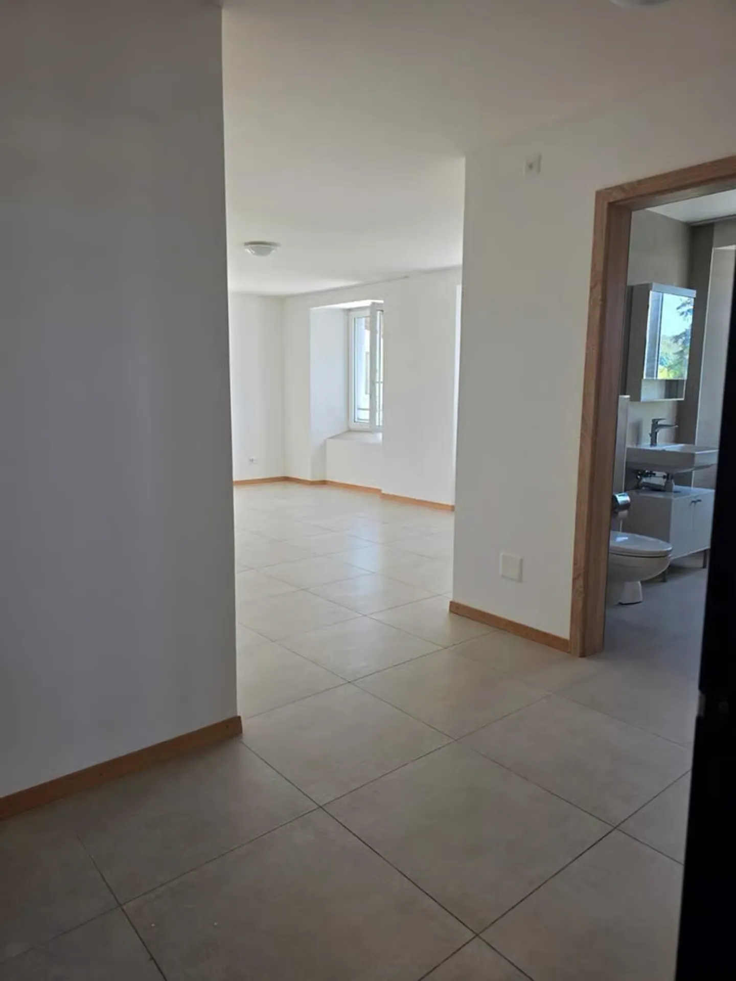 Modern 2.5-room apartment on the 1st floor - Photo 3 of 8
