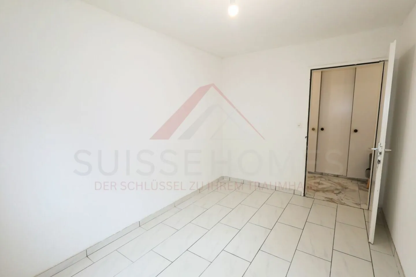 Appartamento di 4.5 locali completamente ristrutturato al 2° piano con balcone e ampia vista - Foto 11 di 16